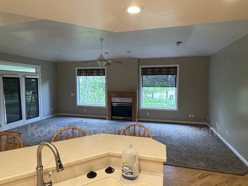 1673 E Webb Way - Photo 7 of 24
