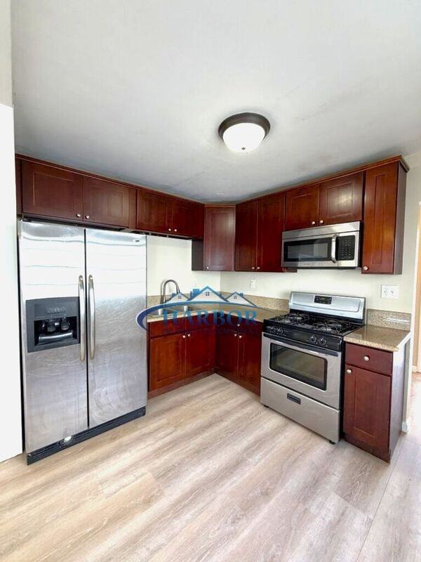 1728 E Rogers St - Photo 4 of 12