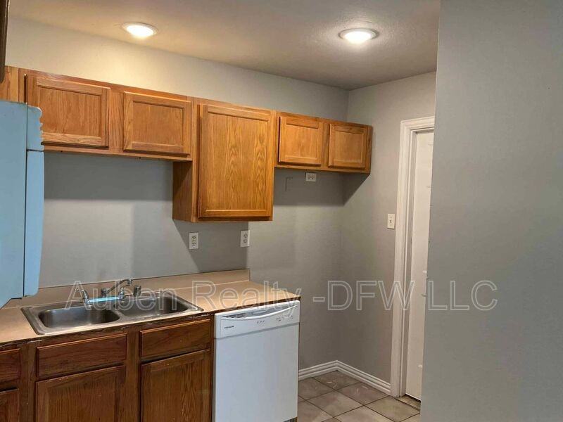 434 Chestnut Ln - Photo 5 of 16