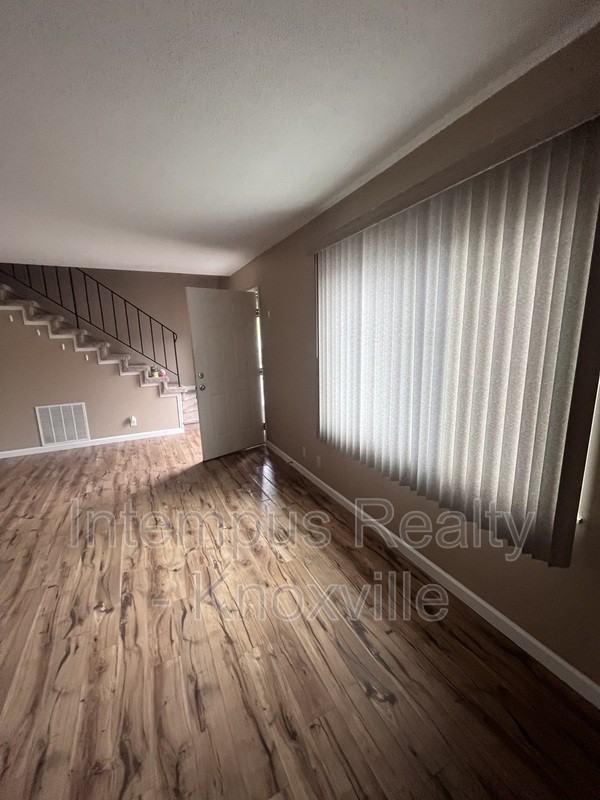 405 Iroquois Ln #2 - Photo 3 of 18