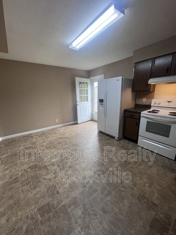 405 Iroquois Ln #2 - Photo 5 of 18