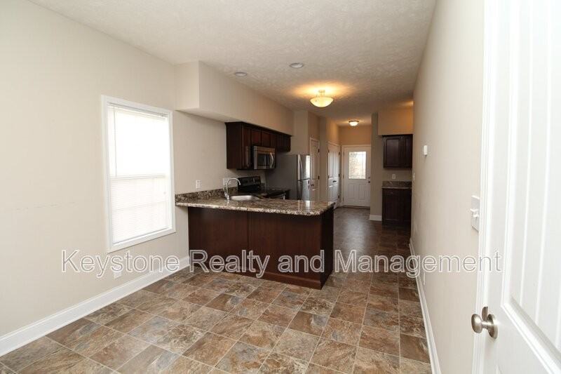 111 Marion St - Photo 4 of 12