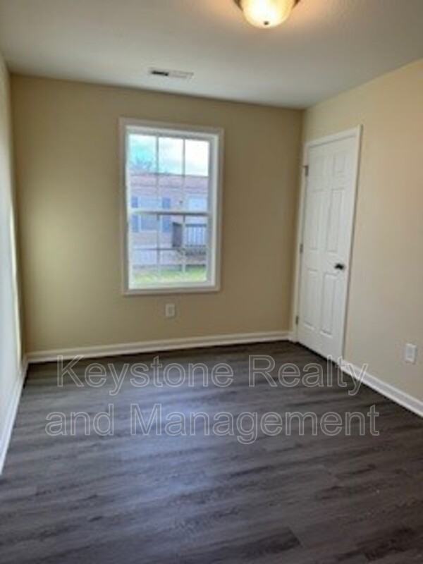 157 Mace Ln - Photo 3 of 9