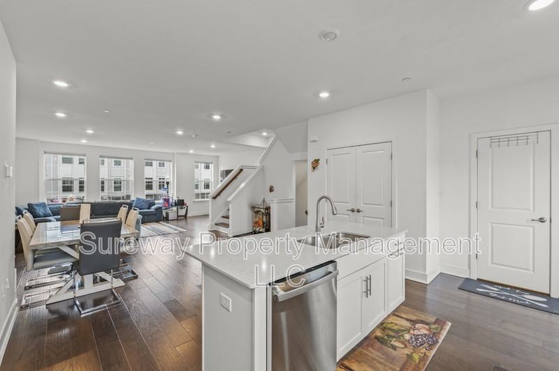1806 Swales Ct - Photo 5 of 31