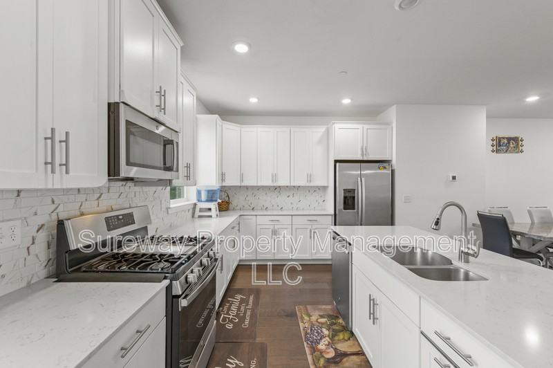 1806 Swales Ct - Photo 6 of 31