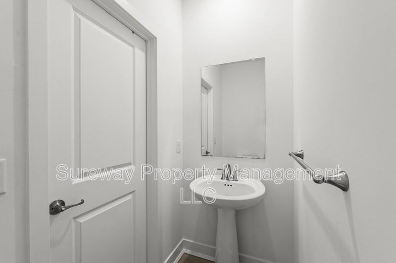 1806 Swales Ct - Photo 7 of 31