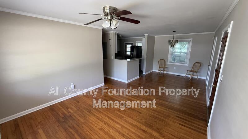 2720 Martha Dr - Photo 3 of 16