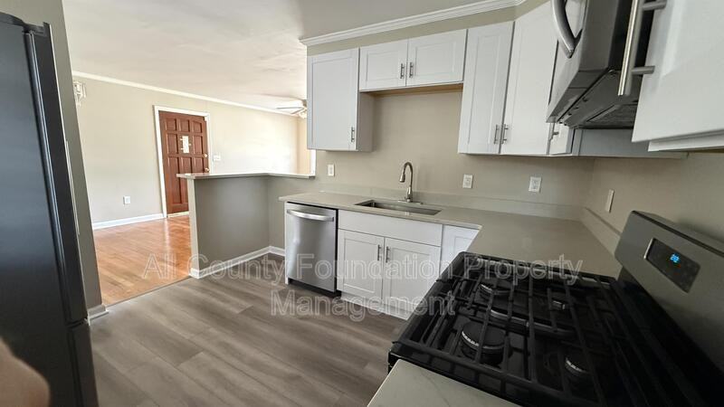 2720 Martha Dr - Photo 5 of 16