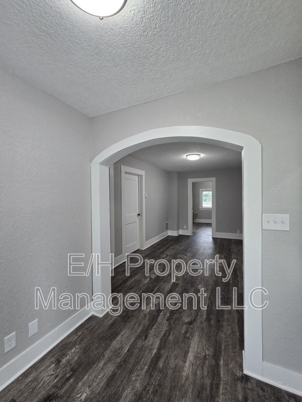 1700 S Ellis St - Photo 3 of 30