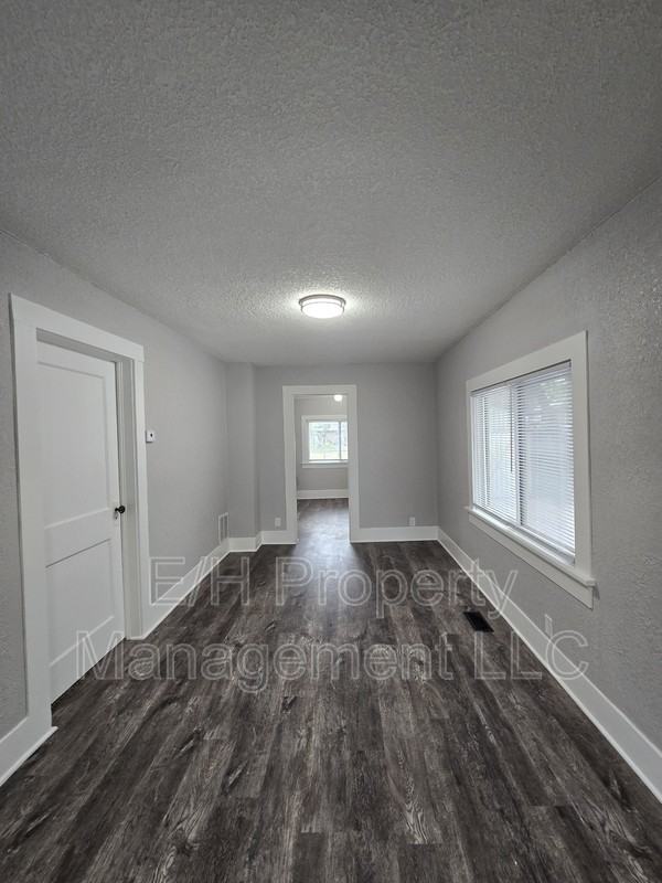 1700 S Ellis St - Photo 5 of 30