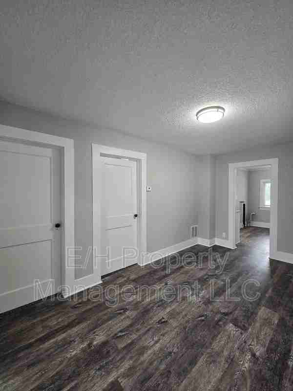 1700 S Ellis St - Photo 6 of 30