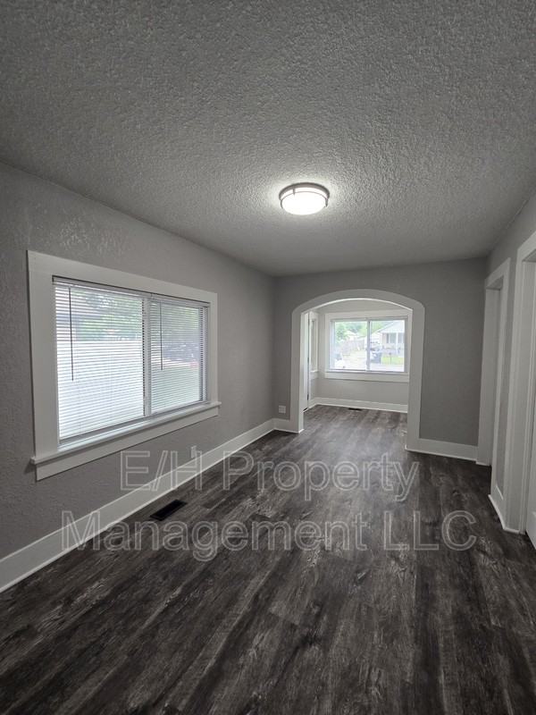 1700 S Ellis St - Photo 7 of 30