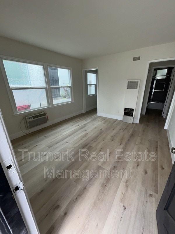 49 S Grand Oaks Ave #3 - Photo 4 of 7