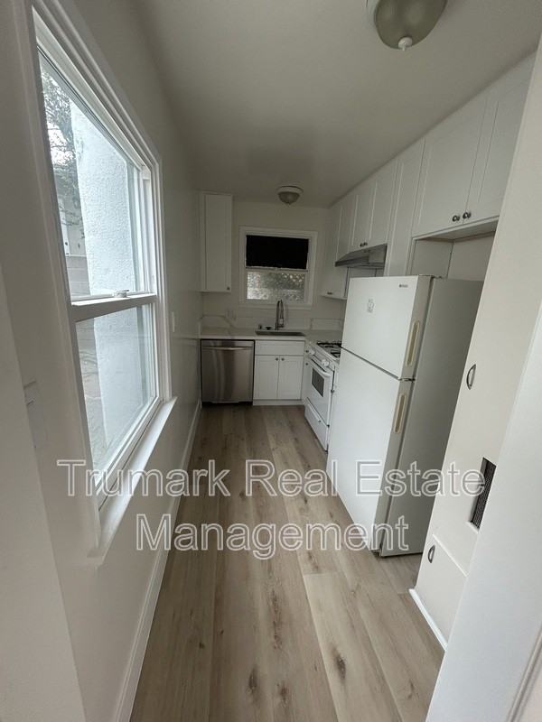 49 S Grand Oaks Ave #3 - Photo 5 of 7