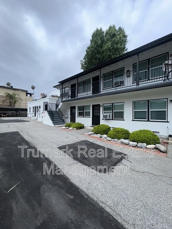 49 S Grand Oaks Ave #3 - Photo 6 of 7