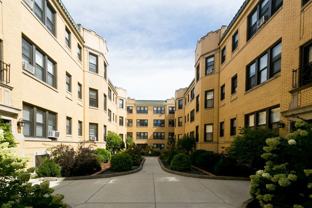 2323 N Rockwell St #1B - Photo 1 of 1