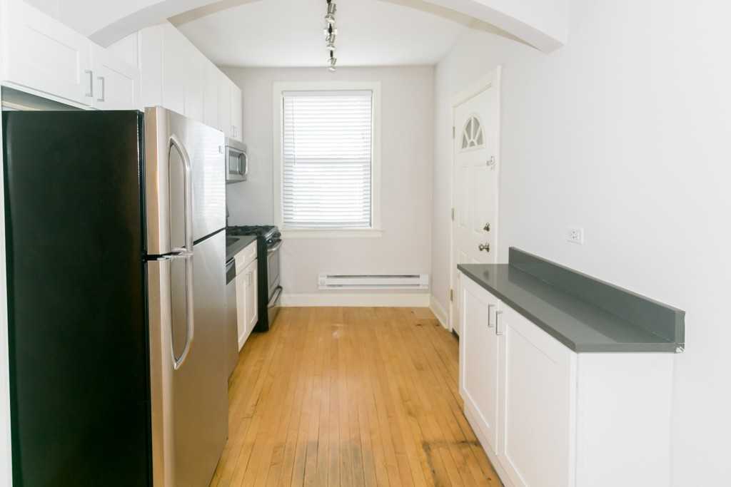 2323 N Rockwell St #1B - Photo 4 of 16