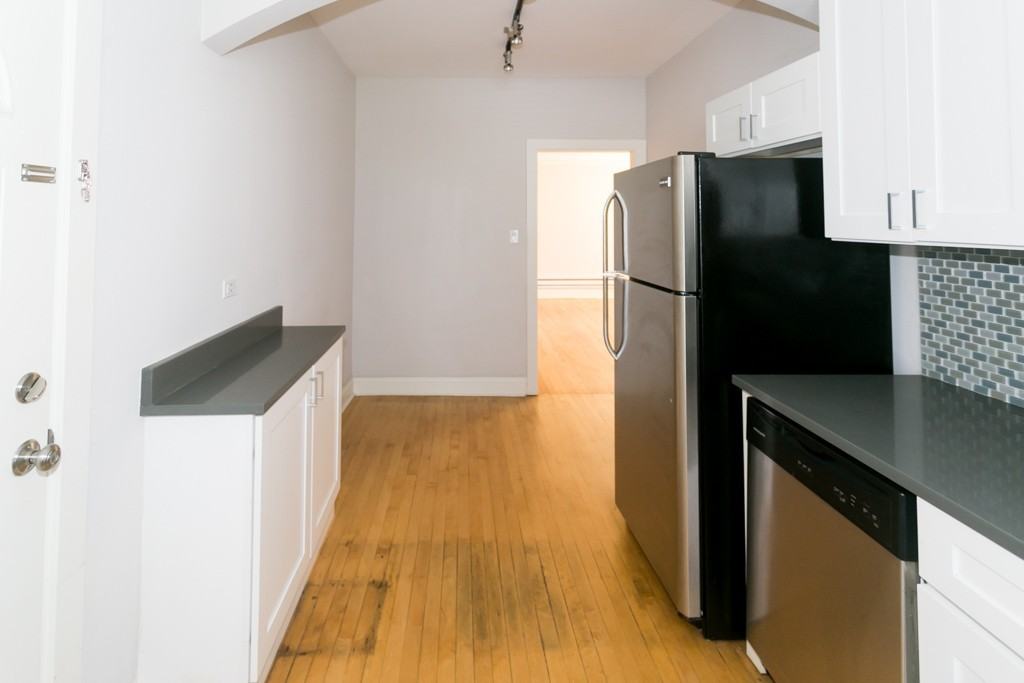 2323 N Rockwell St #1B - Photo 6 of 16