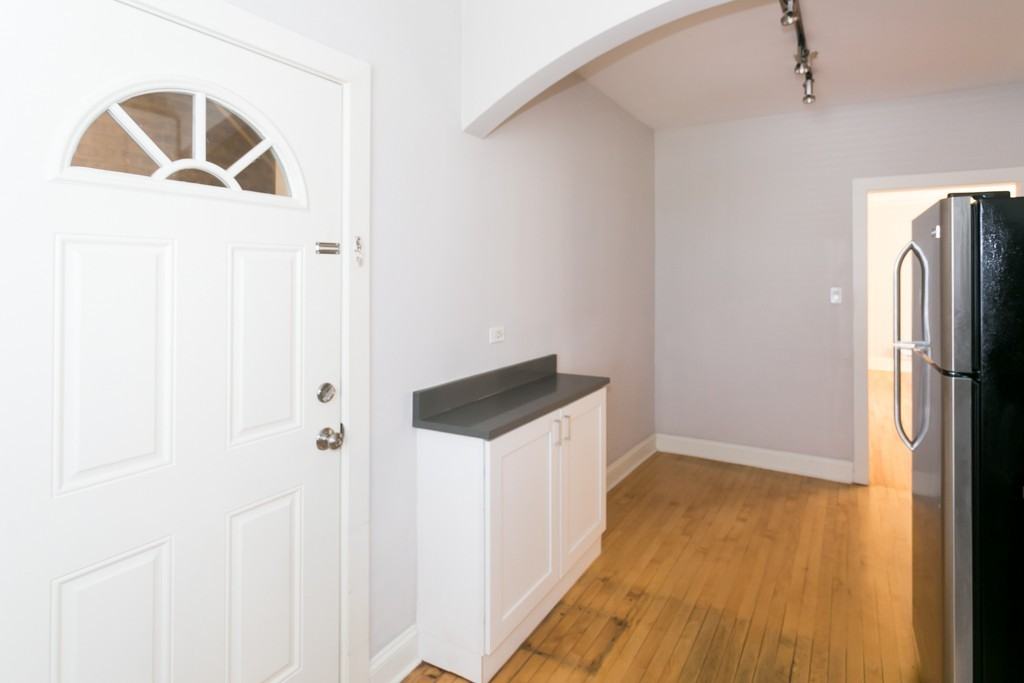 2323 N Rockwell St #1B - Photo 7 of 16