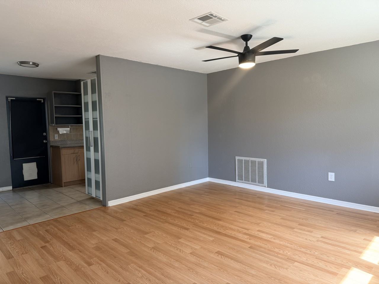 11635 Salmon Dr - Photo 3 of 16