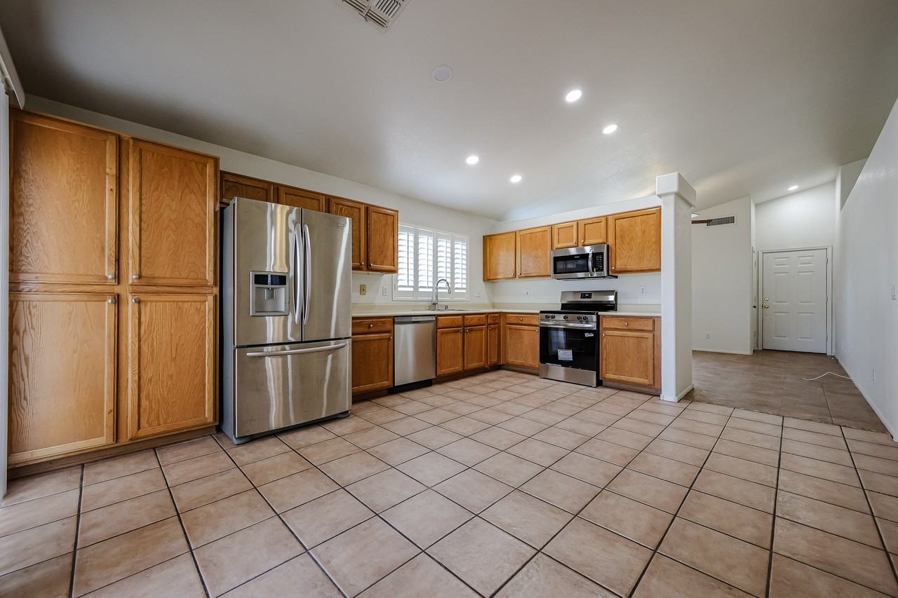 2354 E Browning Pl - Photo 7 of 31