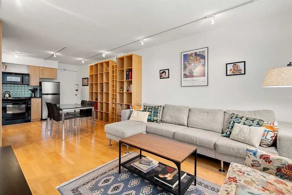 29 Concord Ave - Photo 2 of 9