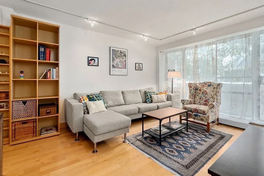 29 Concord Ave - Photo 3 of 9