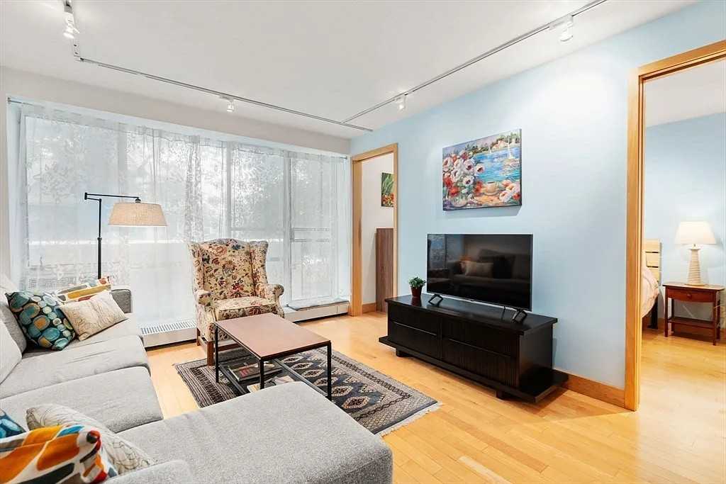 29 Concord Ave - Photo 4 of 9