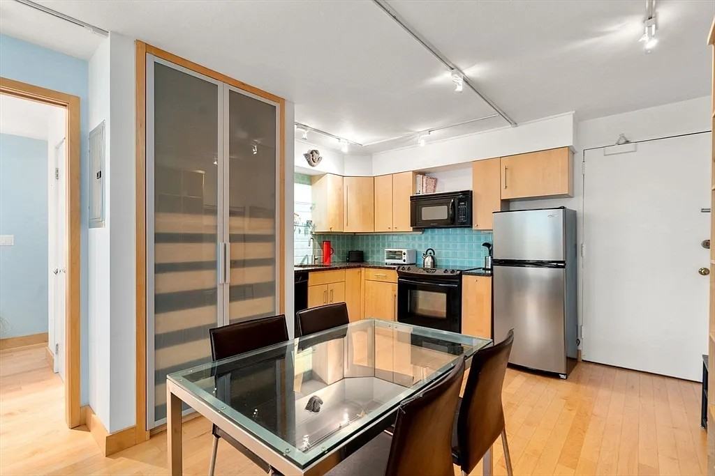 29 Concord Ave - Photo 6 of 9