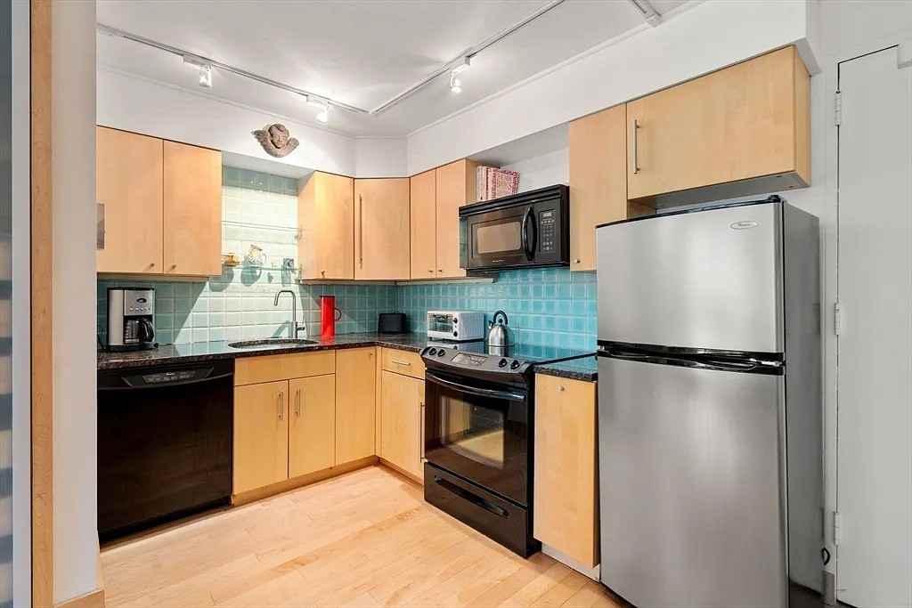 29 Concord Ave - Photo 7 of 9