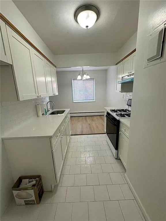 1290 Rockland Ave - Photo 4 of 7