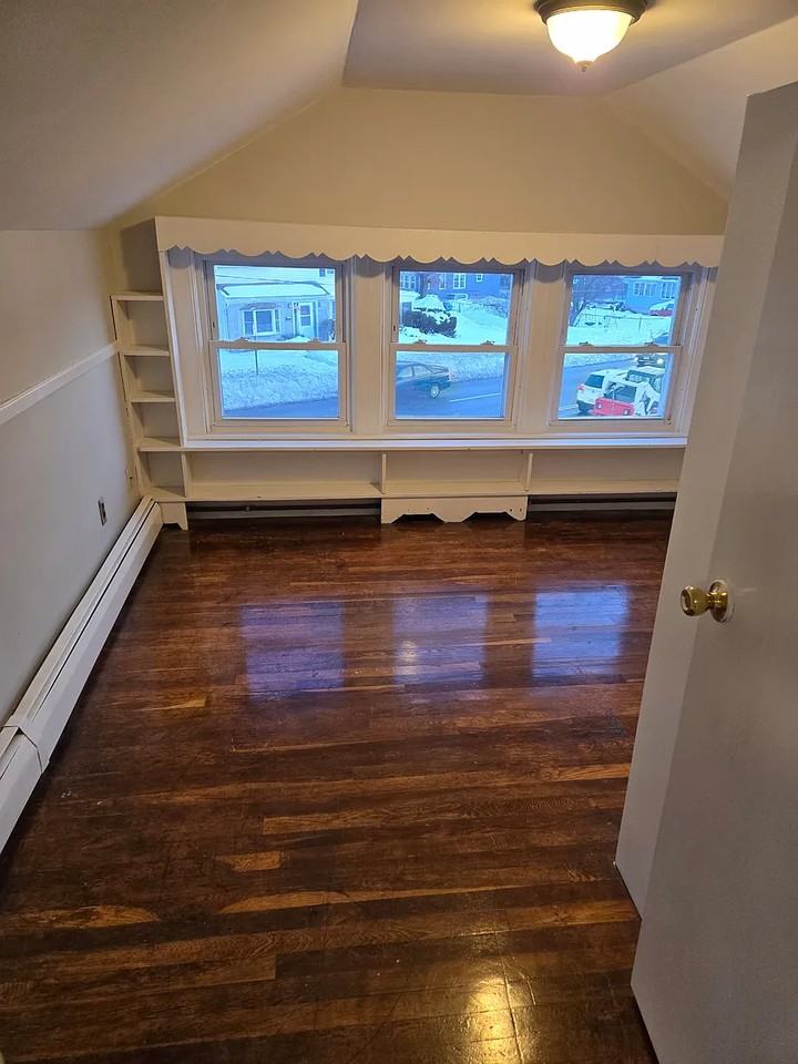 637 Post Rd - Photo 3 of 9