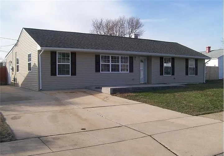 200 Nathaniel Rd - Photo 2 of 11