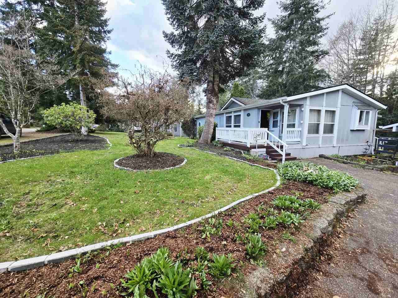 140 Se Fuchsia Ave - Photo 2 of 19