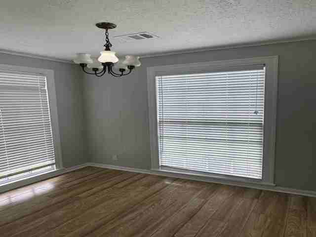 2525 Louisiana St - Photo 7 of 13
