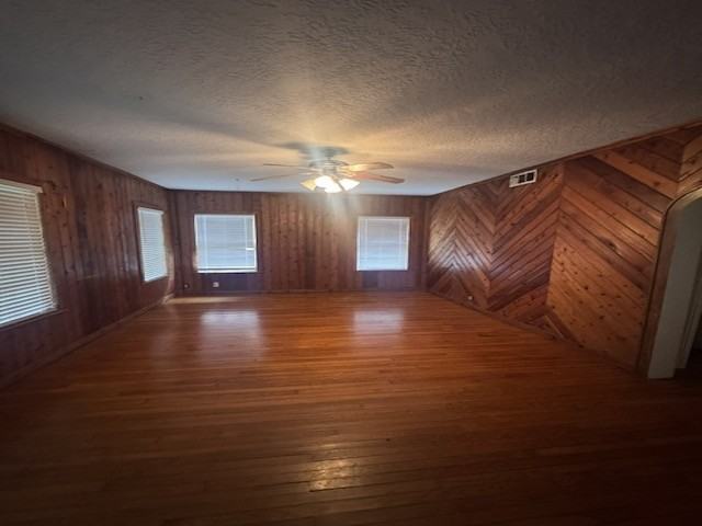 2260 Ashley St - Photo 3 of 16