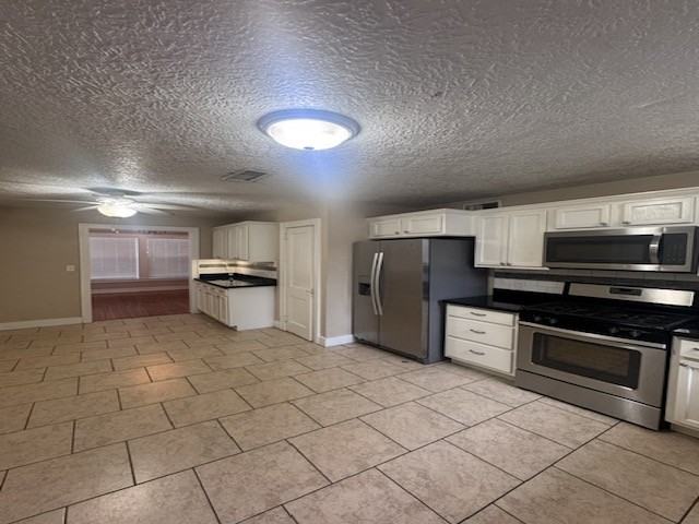 2260 Ashley St - Photo 6 of 16