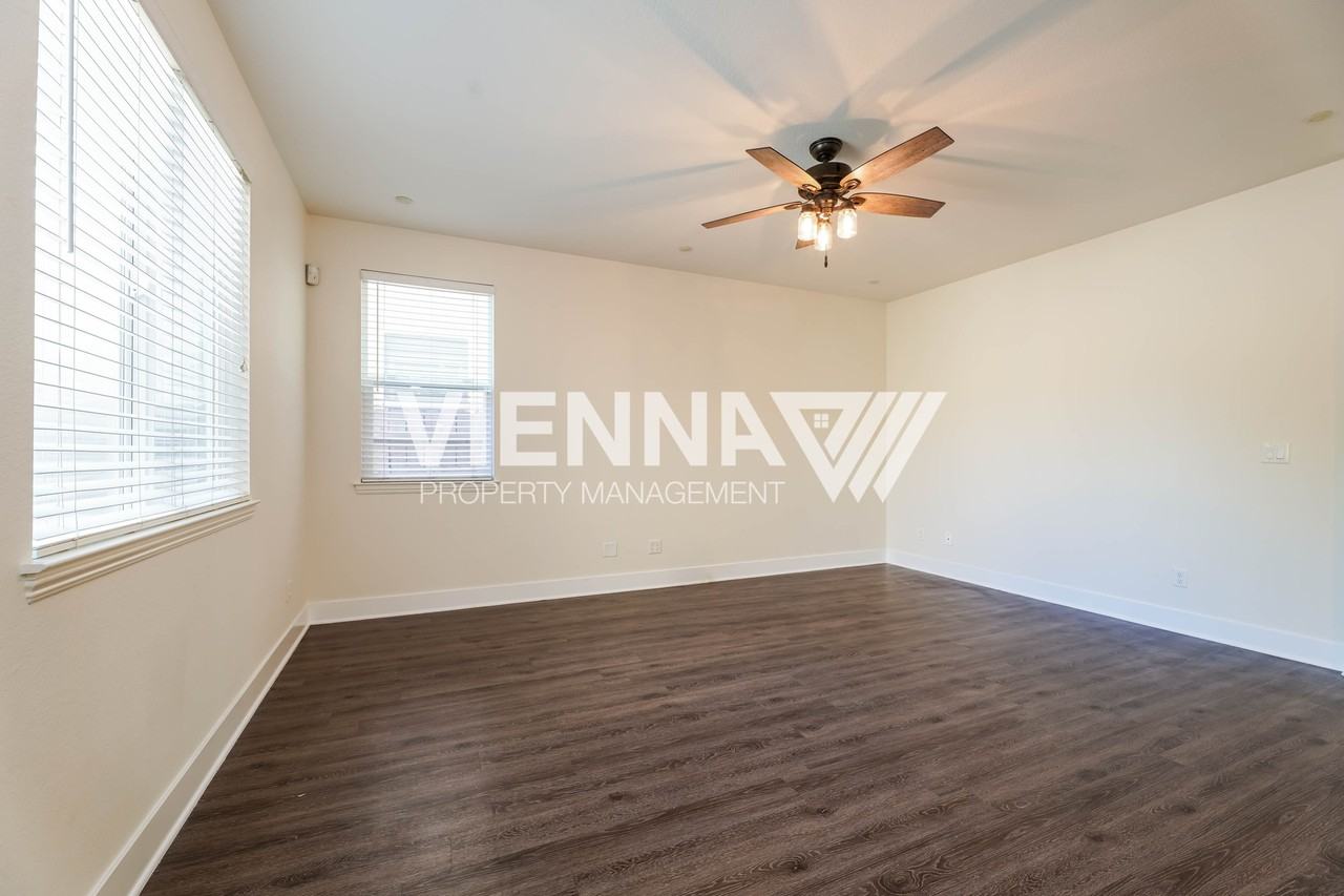 3217 Village Center Dr - Photo 2 of 15