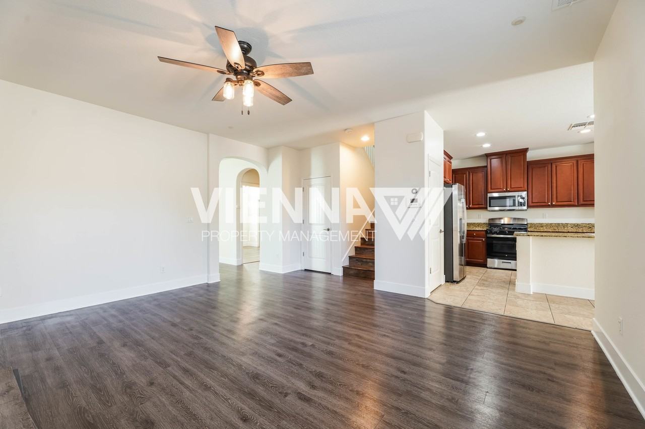 3217 Village Center Dr - Photo 3 of 15