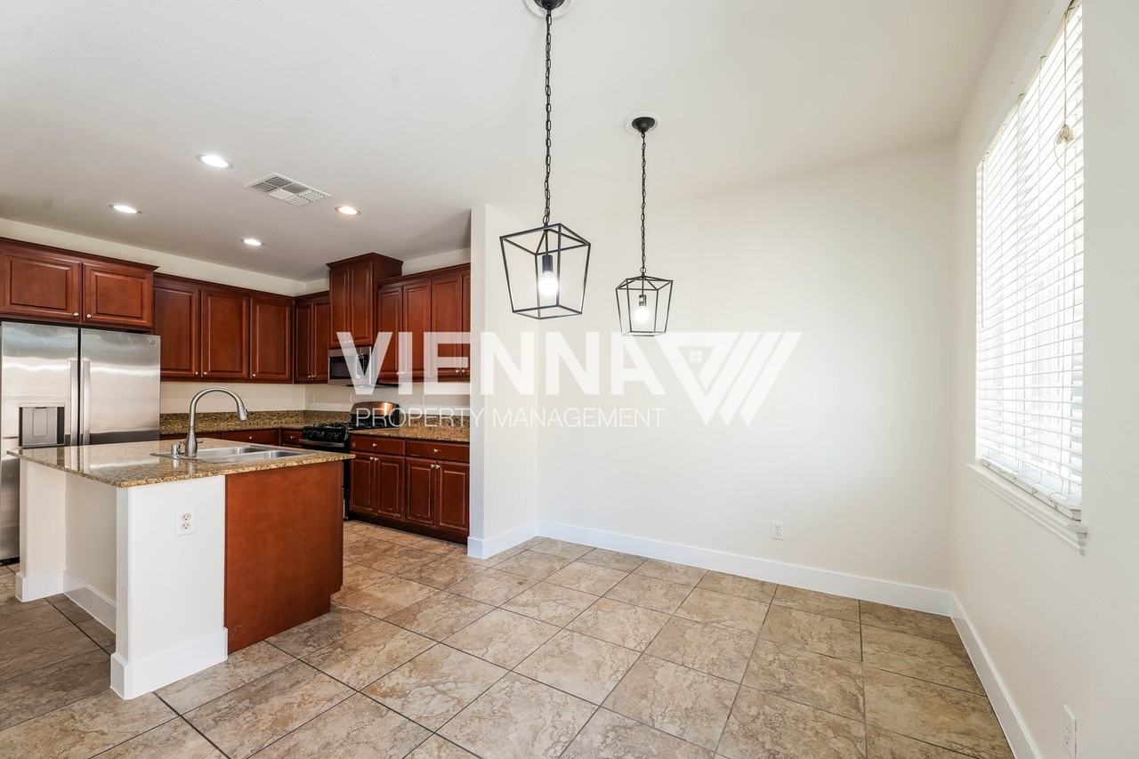 3217 Village Center Dr - Photo 5 of 15