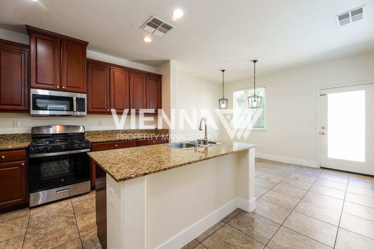 3217 Village Center Dr - Photo 6 of 15