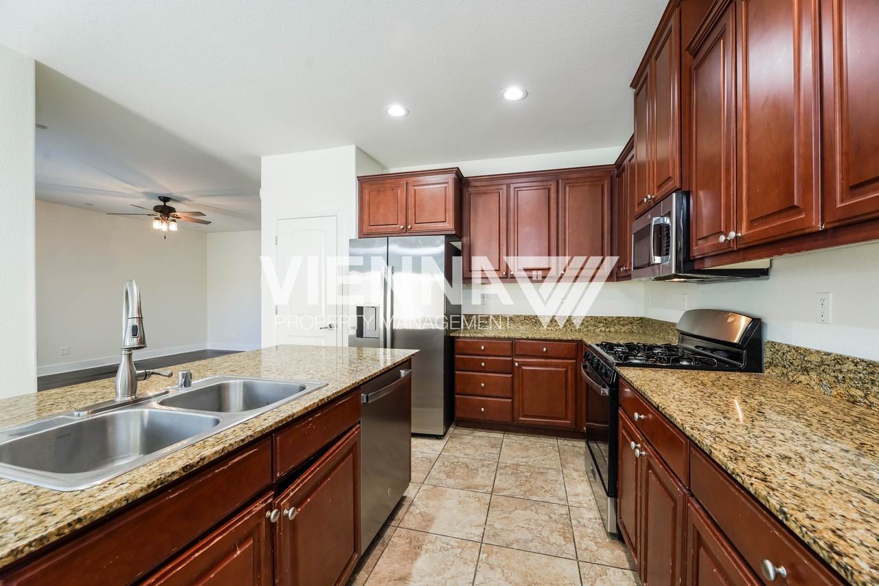 3217 Village Center Dr - Photo 7 of 15