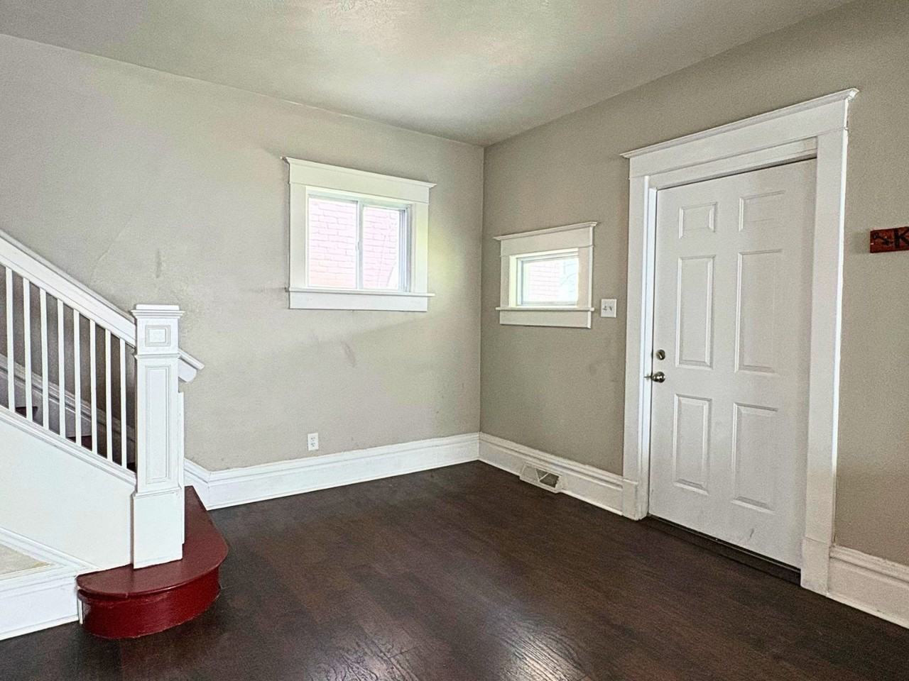 721 N Michigan St - Photo 3 of 15