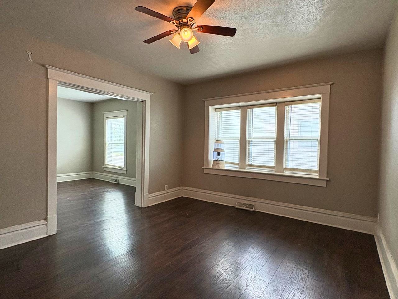 721 N Michigan St - Photo 5 of 15