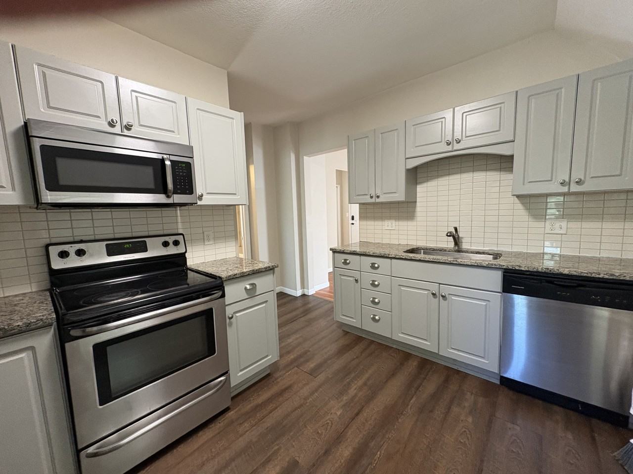 981 Jessamine Ave E #2 - Photo 3 of 17