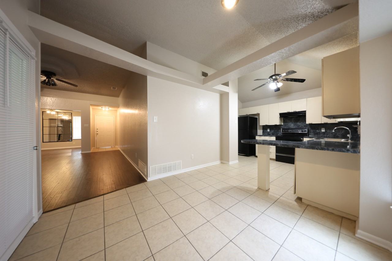 1702 Clairidge Ave - Photo 4 of 36
