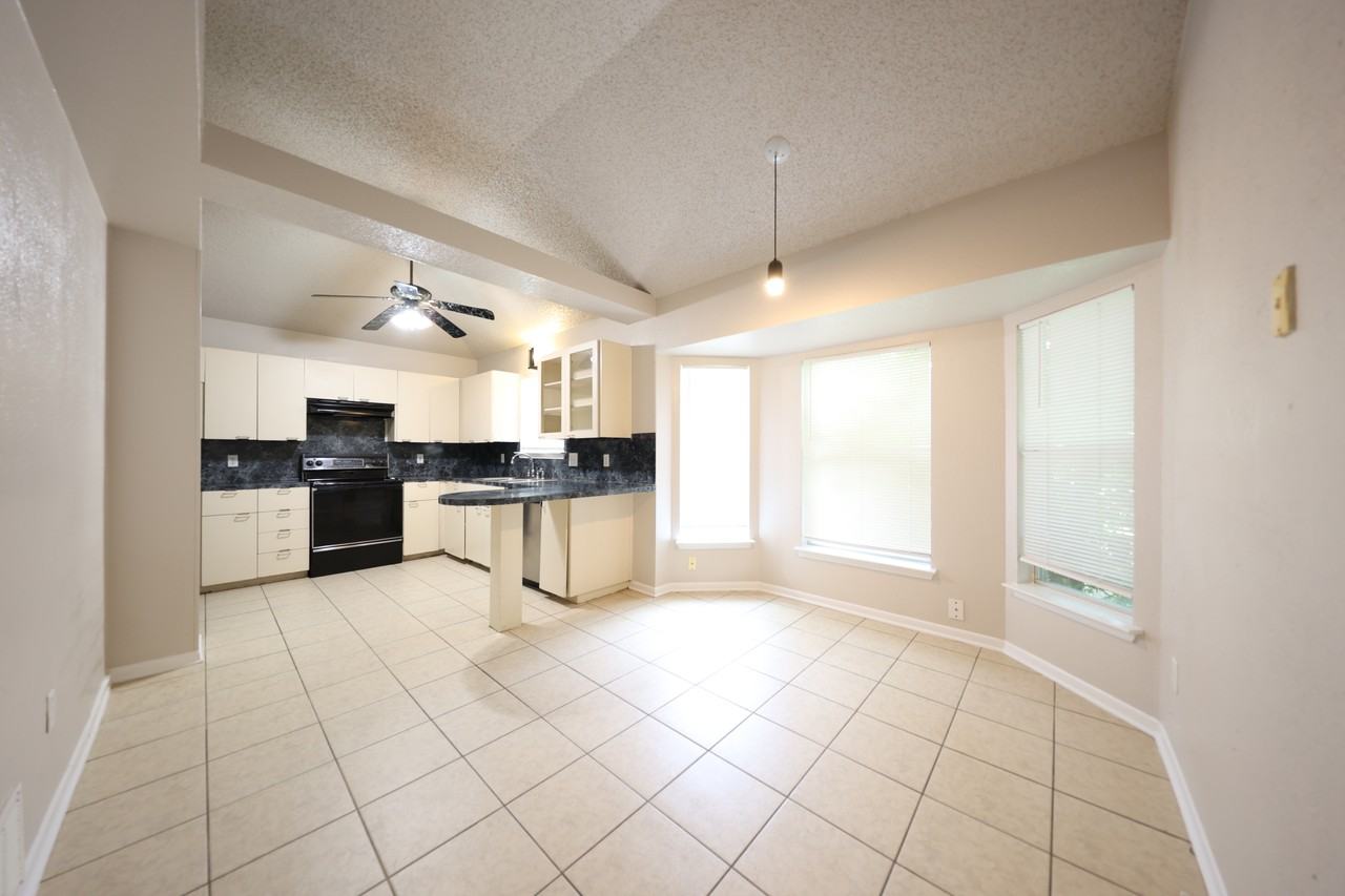 1702 Clairidge Ave - Photo 6 of 36