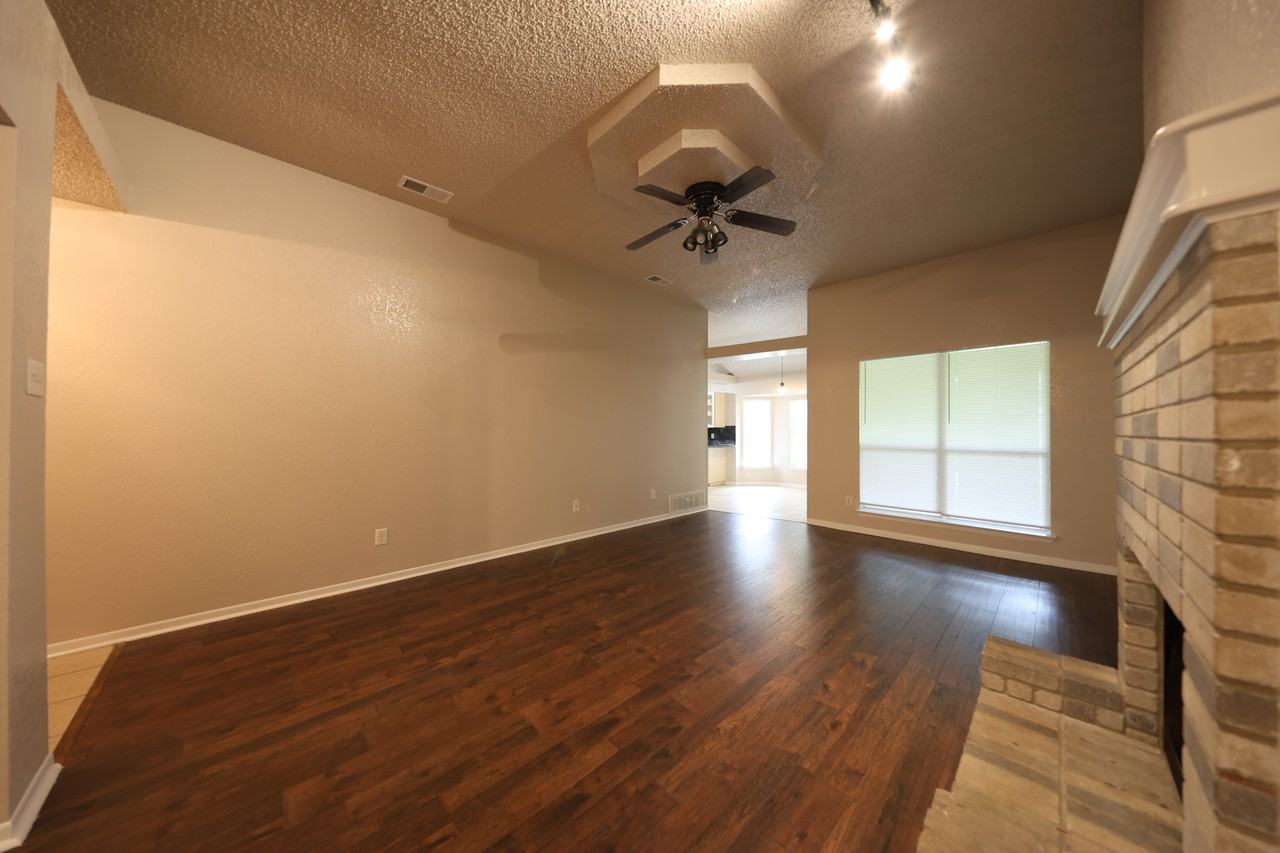 1702 Clairidge Ave - Photo 7 of 36