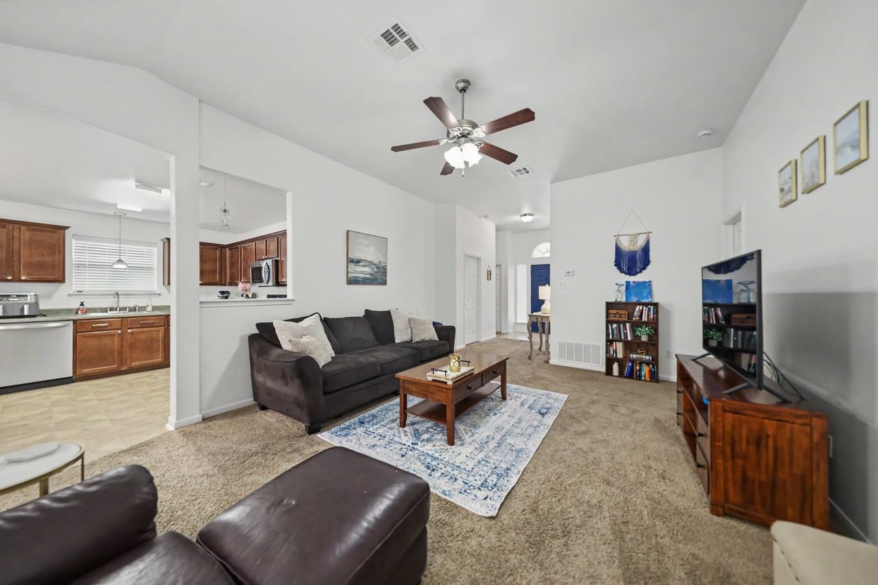 1123 Abbey Rdg - Photo 3 of 16