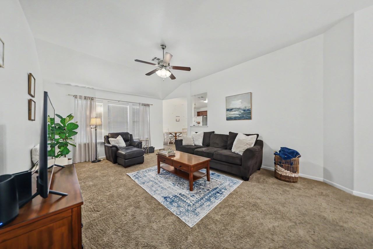 1123 Abbey Rdg - Photo 5 of 16